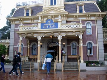 シティホール CITY HALL: カリフォルニア ディズニーランドの旅